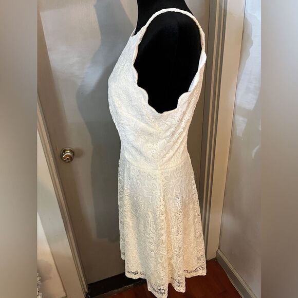 A. Byer Women's Lace Fit and Flare Dress, Off White, Size 8. - Picture 12 of 13